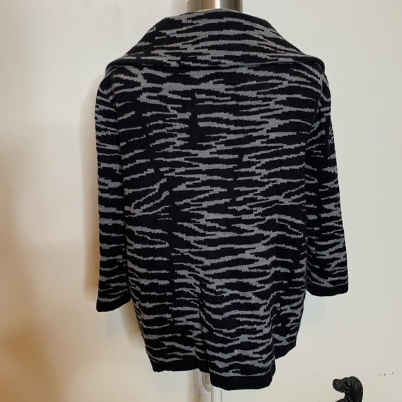 Belk Animal Print 3/4 Sleeve Sweater Jacket - Picture 4 of 8